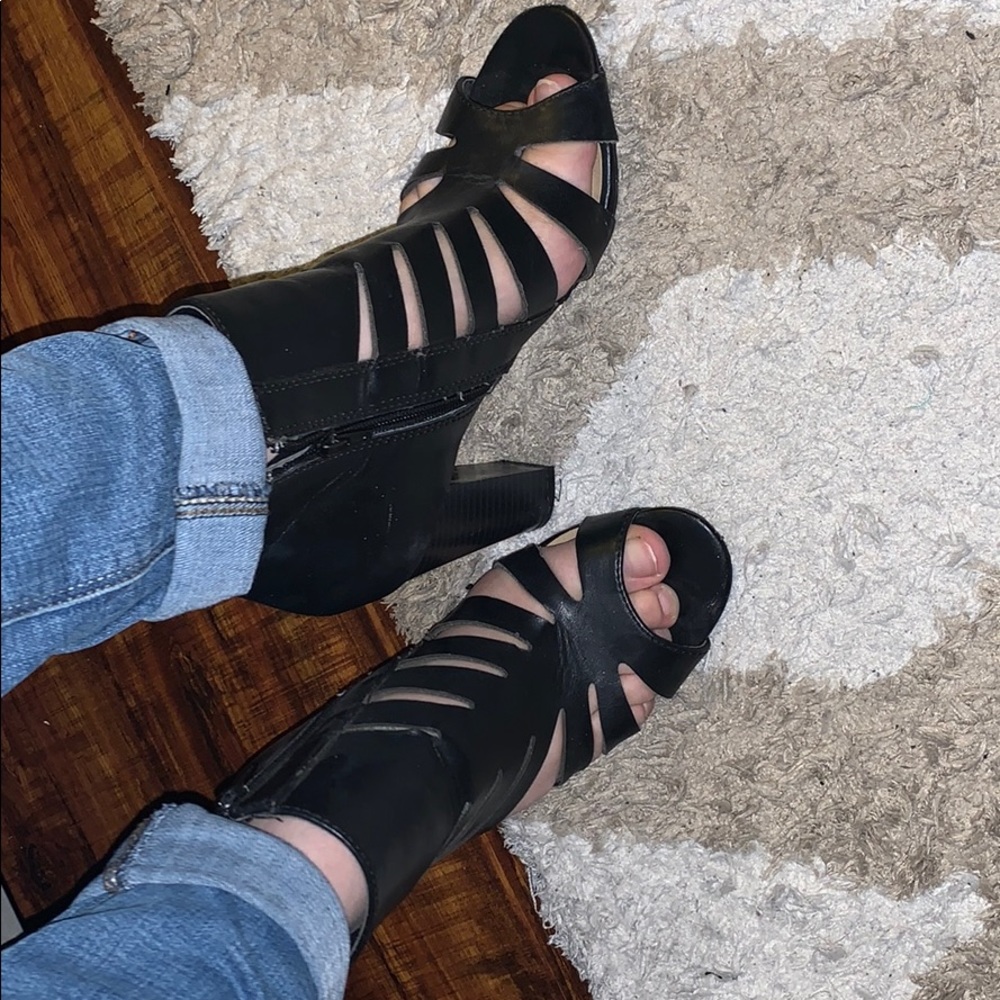 Black heels!!! - Picture 1 of 3